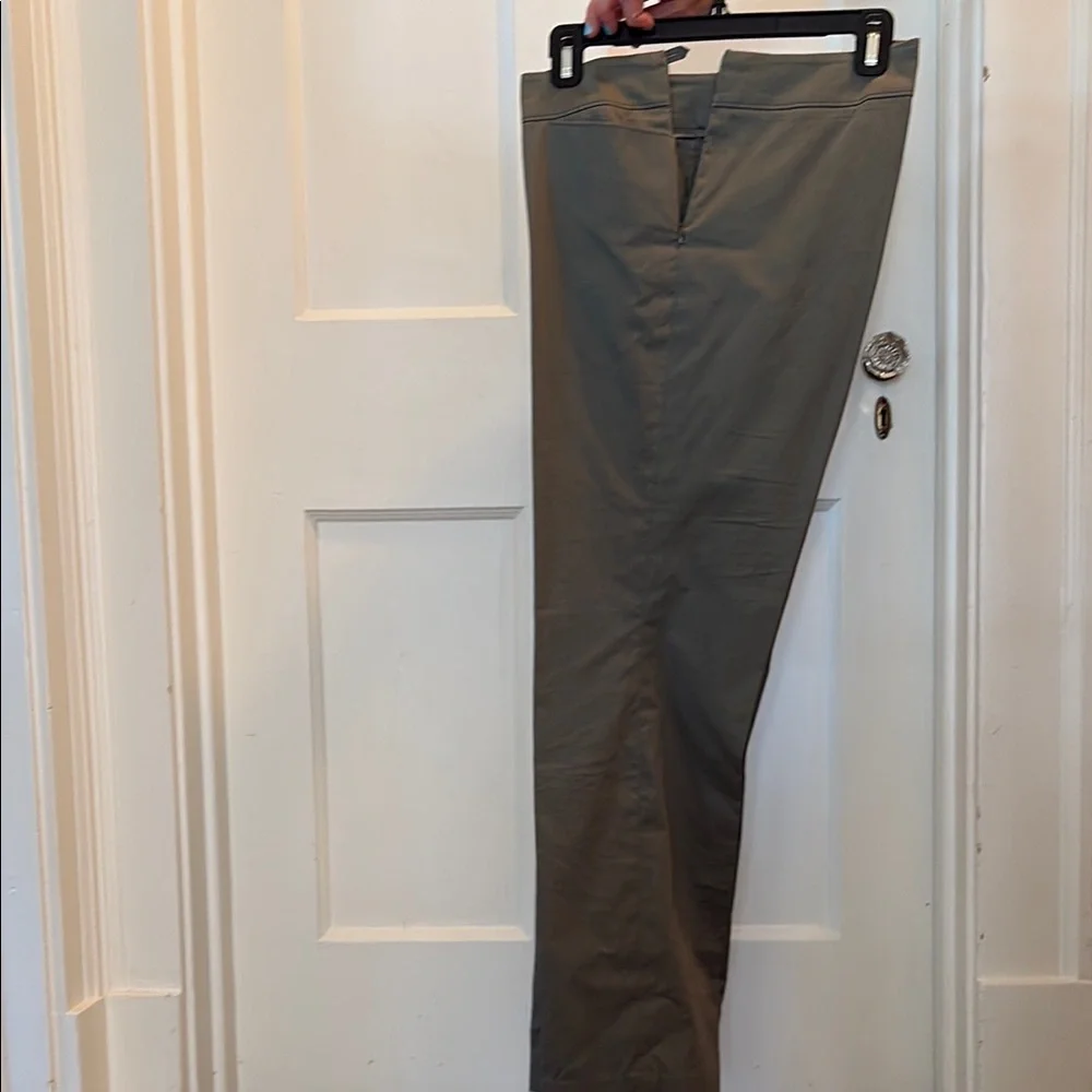 Akris Punto Women’s Tailored Suit in Olive - Picture 5 of 5